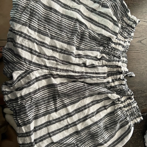 Shorts - Picture 2 of 3